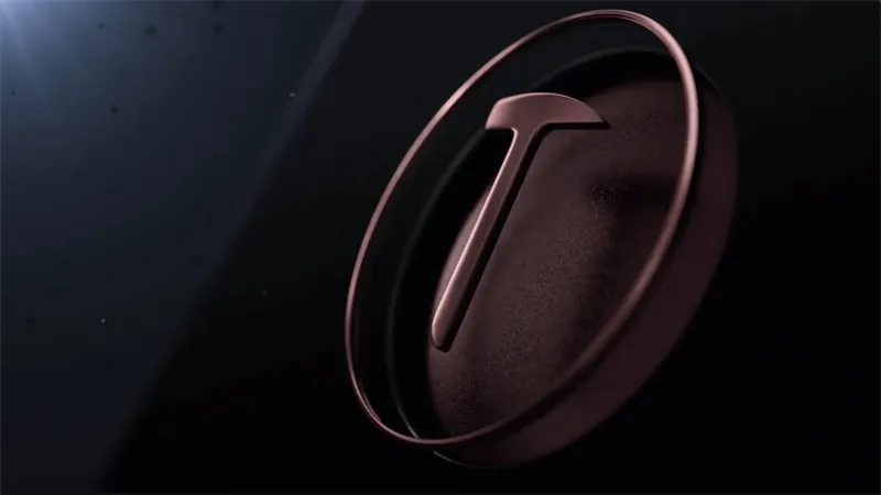 可自由编辑！一份30页的坚果Pro情怀PPT模板